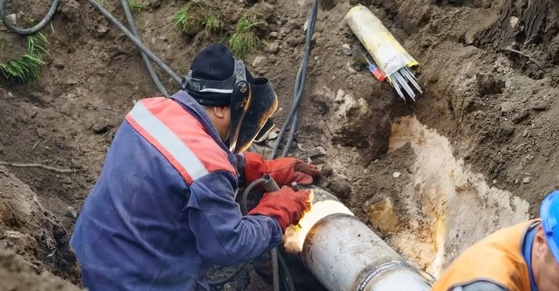 fixing broken water main sewerage